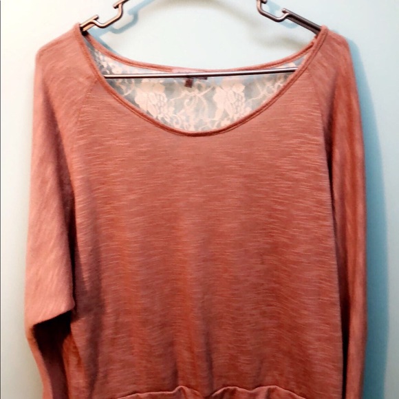 Lace back blouse - Picture 2 of 2