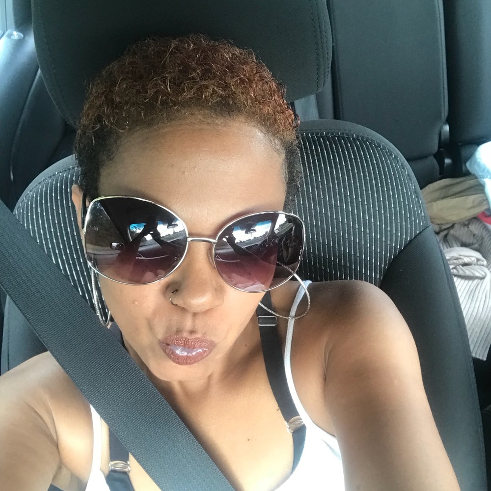 Meet your Posher, Monique