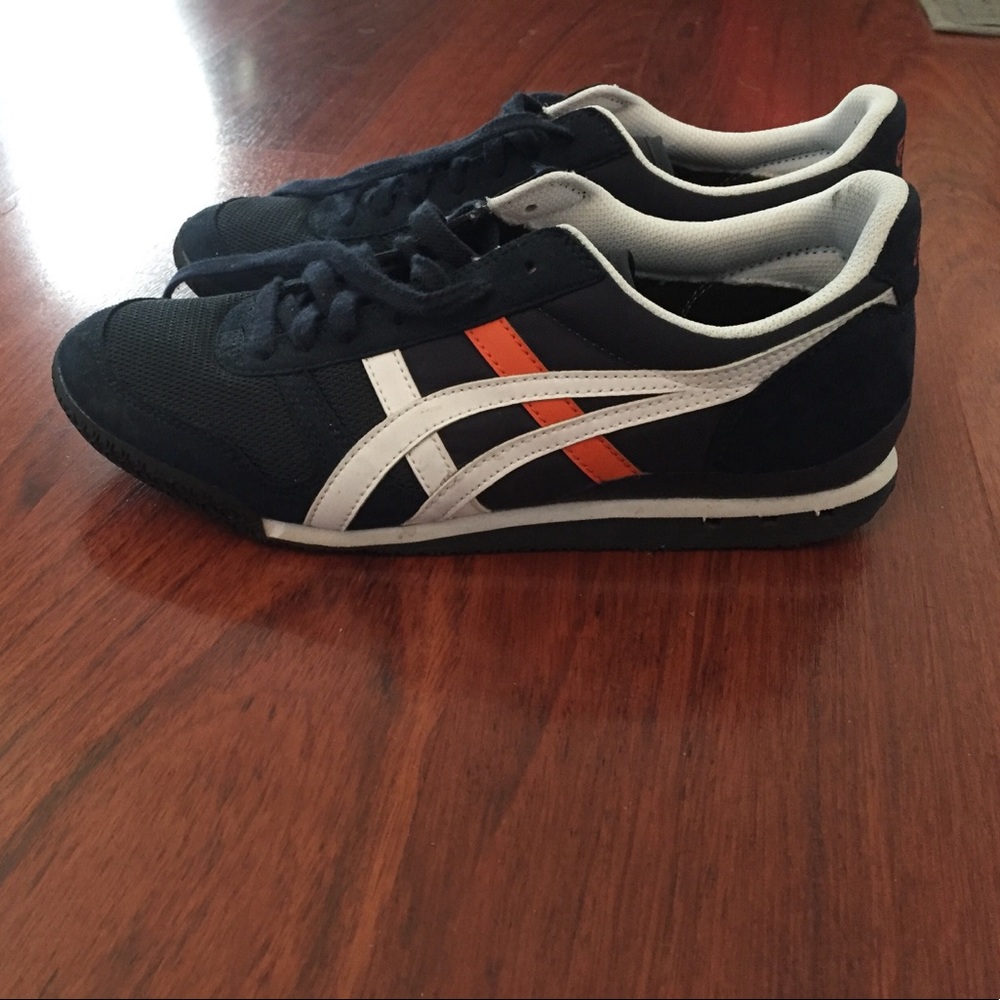 Men’s ASICS tiger size 9 LIKE NEW