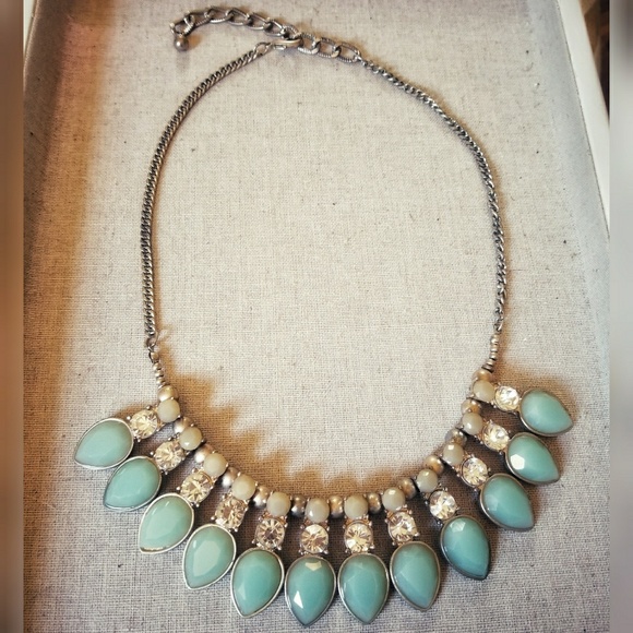 Stitch Fix Jewelry - Stitch Fix Mint Green Bib Statement Necklace