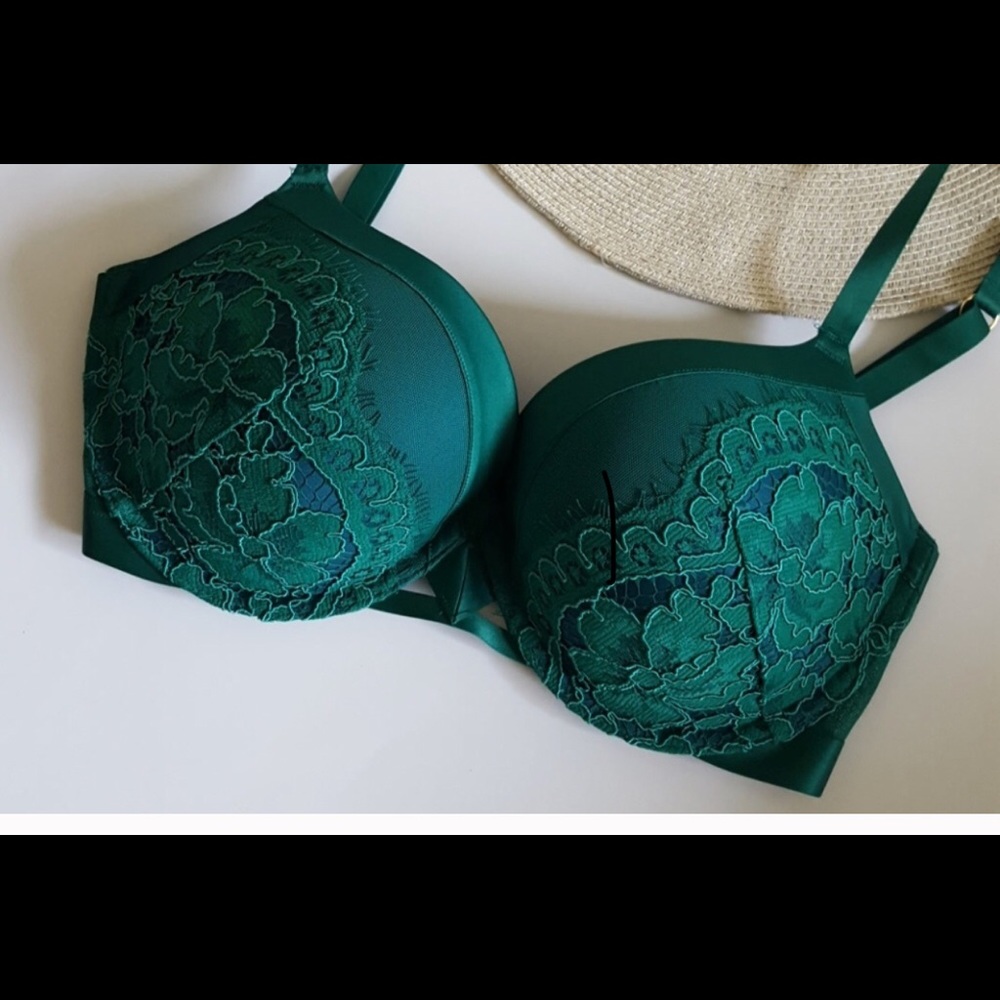 Victoria’s Secrets Very Sexy push up