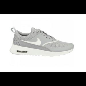 Women Nike air max Thea size 8.5
