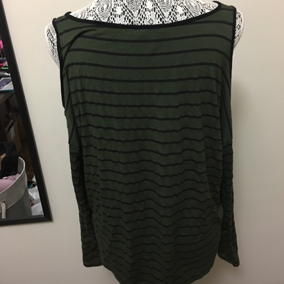 Long sleeved open shoulder shirt - Picture 3 of 3