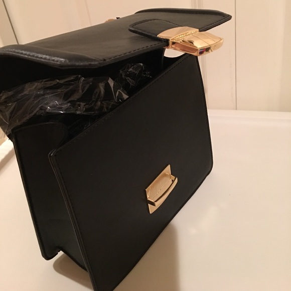 New Forever21 hand/crossbody blk press lock button - Picture 3 of 6