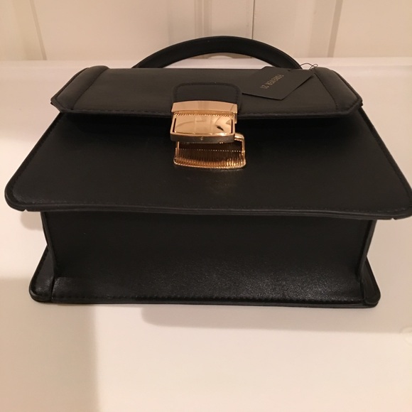 New Forever21 hand/crossbody blk press lock button - Picture 5 of 6