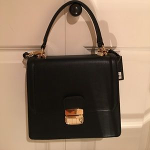 New Forever21 hand/crossbody blk press lock button
