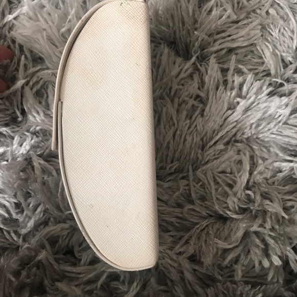 Prada sunglasses(price negotiable) - Picture 3 of 4