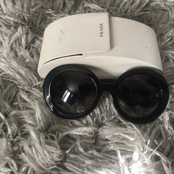 Prada sunglasses(price negotiable) - Picture 1 of 4