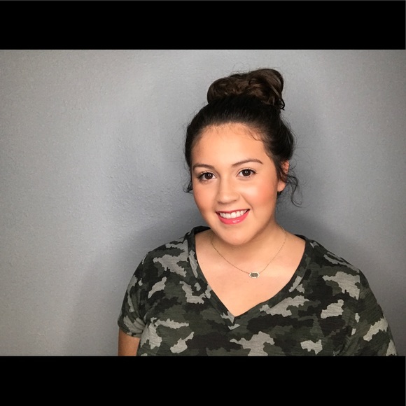 Meet your Posher, Daniela - Picture 1 of 1