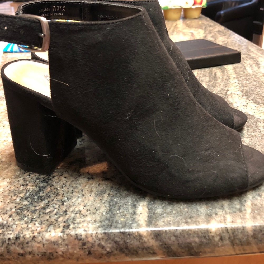 Black CL Laundry sandals size 7 open toe