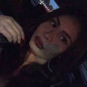 Meet your Posher, Selena