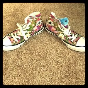 Adorable Limited Print Converse!!!