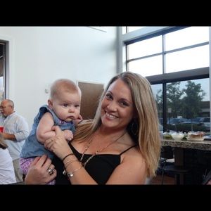 Meet your Posher, Courtney