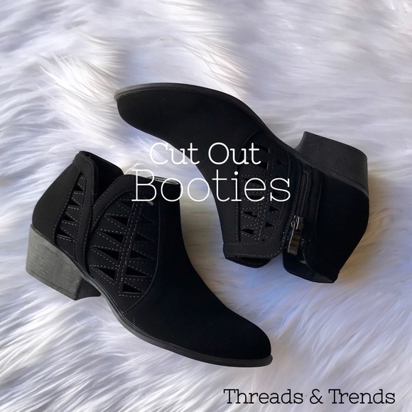 🎄FLASH SALE! Black Cut Out Booties - Picture 5 of 8