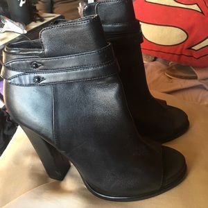 Like new Steve Madden open toe heels