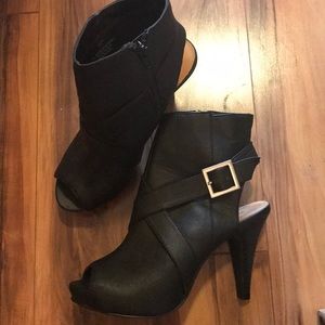 NEW Madden Girl Peep toe ankle boots Sz 7.5 zipper