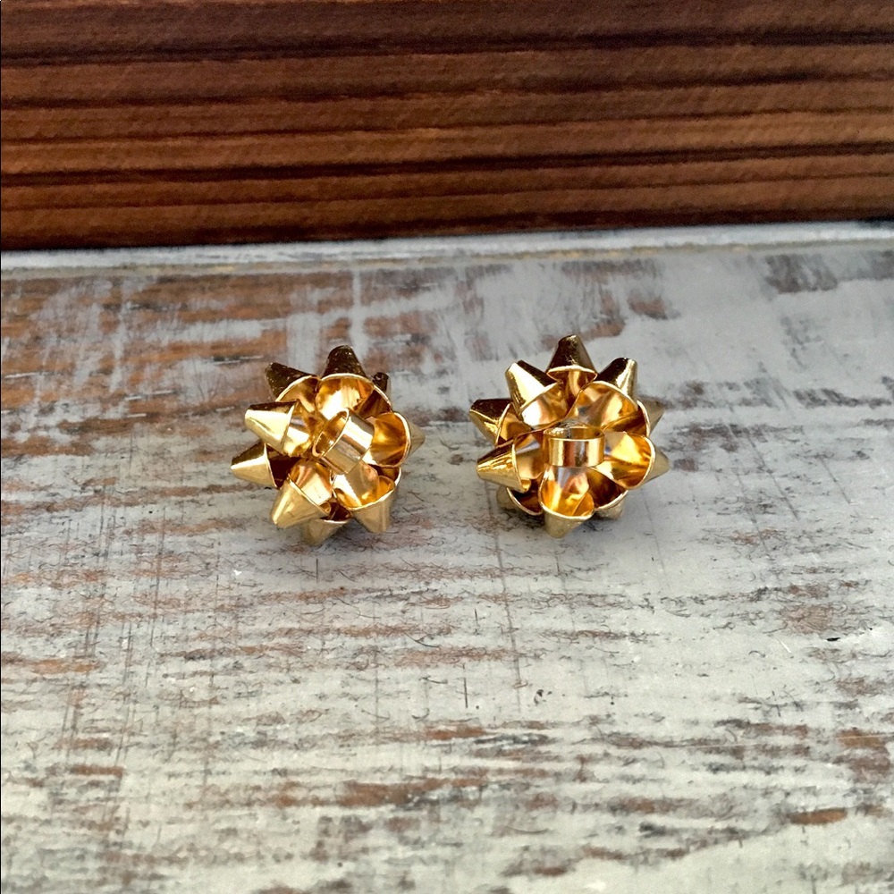 🆕 Gold Toned Christmas Bow Earrings