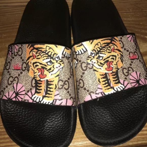 Gucci Shoes - Women’s gucci slides size 7
