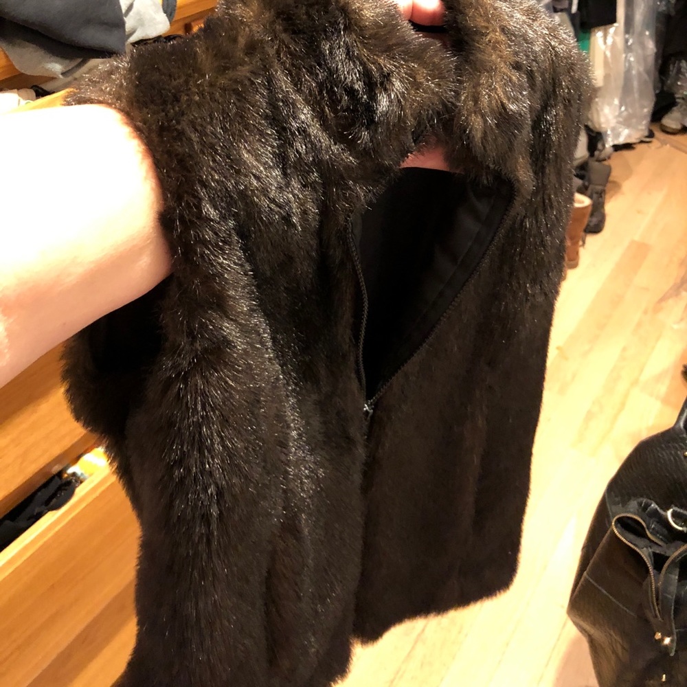Faux Fur Vest Karen Kane, front zipper one pocket