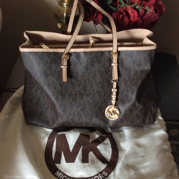 Michael Kors Handbags - Mchael kors  Jet Set Travel Tote