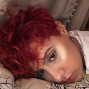 Meet your Posher, Caitlin