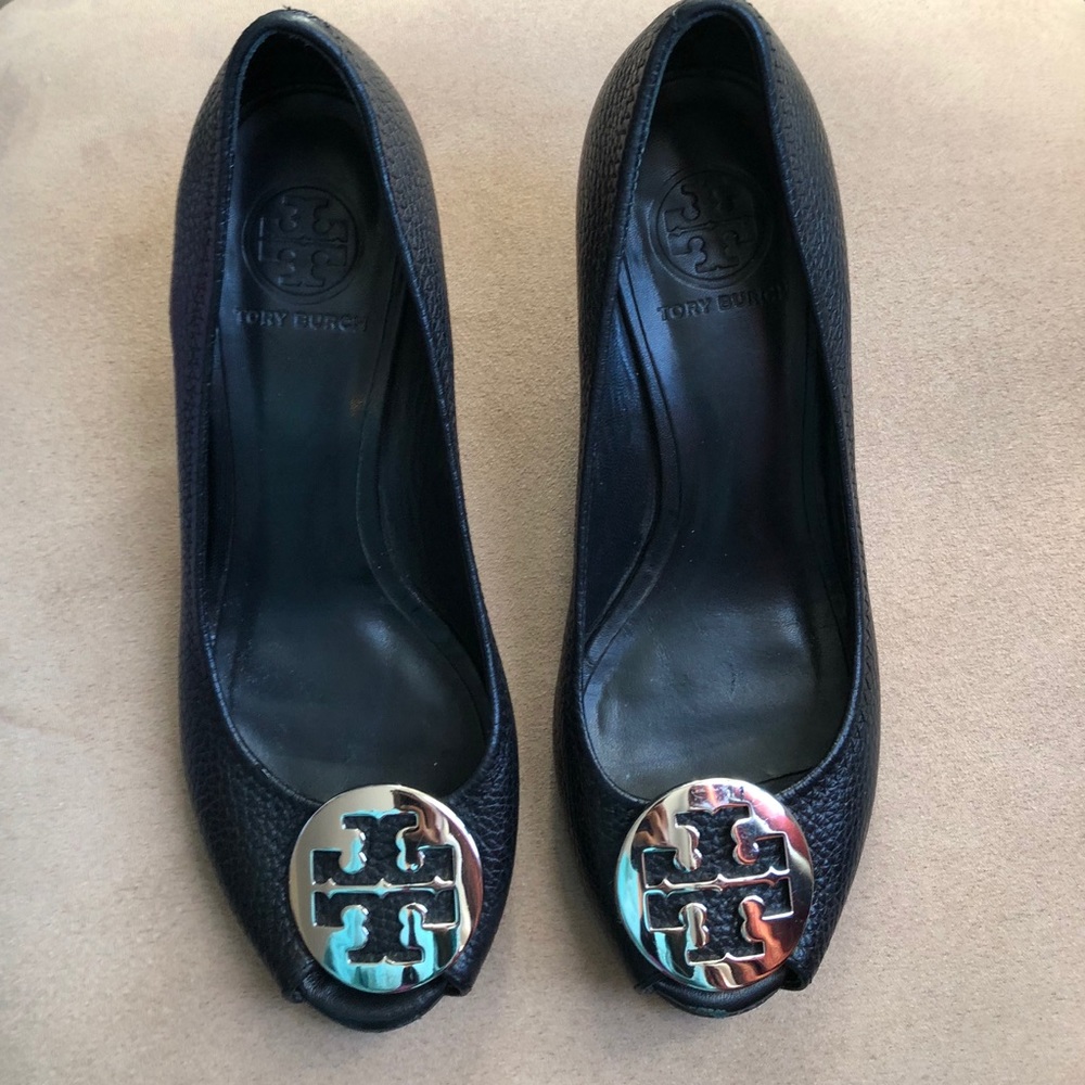 Tory Burch black wedge with silver medallion
