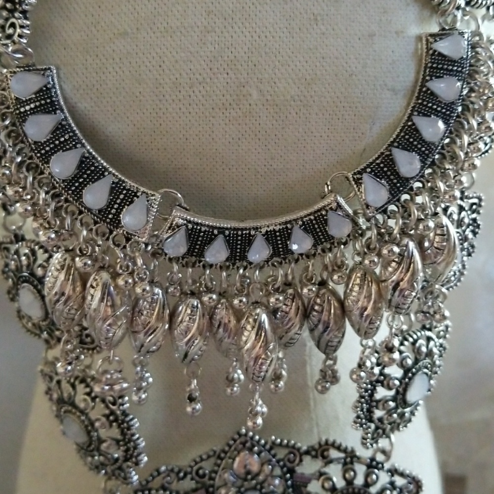 Stunning Statement Necklace Nwot - image 2
