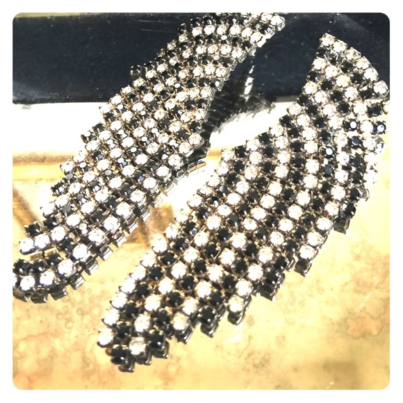 VINTAGE Glamorous Rhinestone Angel Wing Earrings - Picture 1 of 3