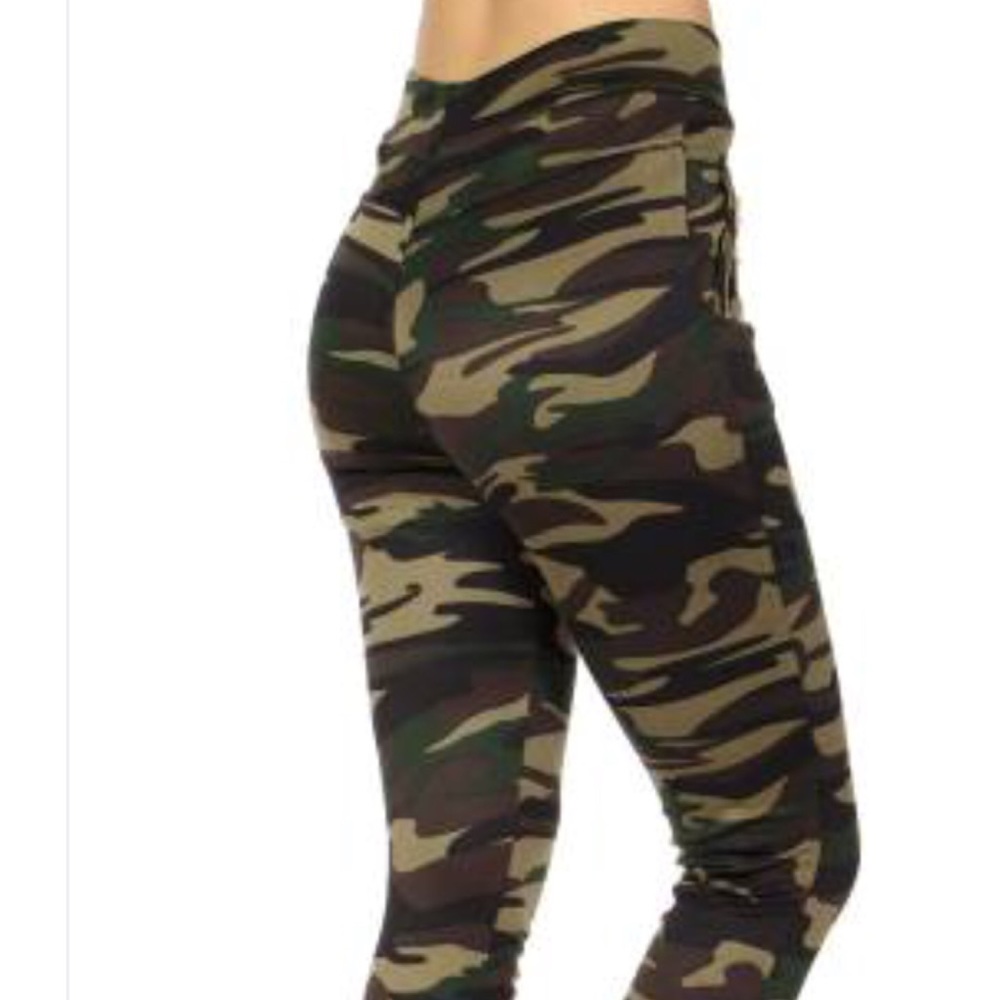🌴POCKET CAMO🍍 - Picture 3 of 3