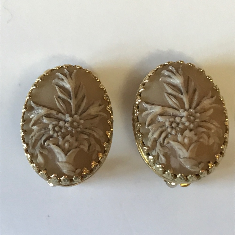 Vintage Whiting & Davis Molded Resin Earrings