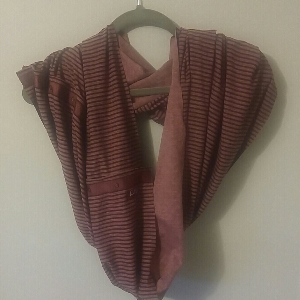 Nuroo nursing scarf