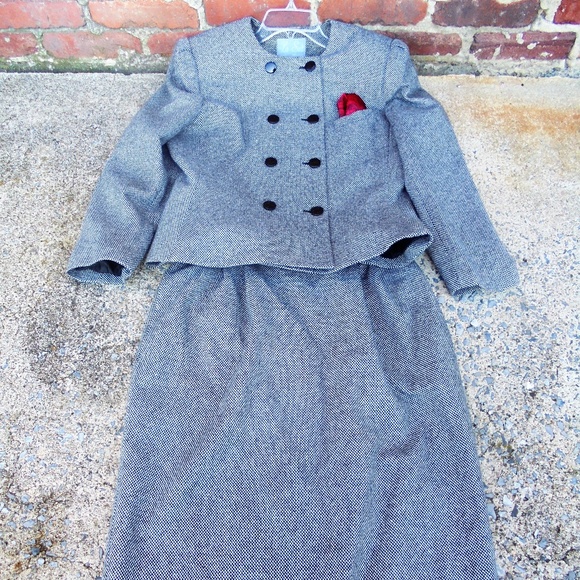 La Suit Jackets & Blazers - Vintage Women's La Suit Lined Blazer Skirt set