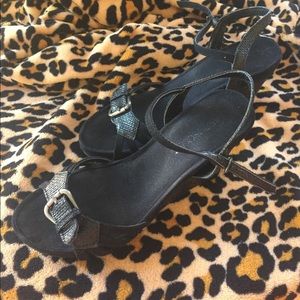 Wedge sandals with front buckle