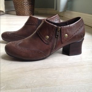 Born brown leather shoes NWOT
