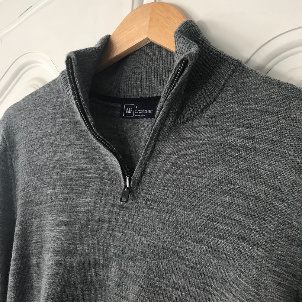 GAP men’s {Size S} Sweater