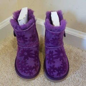 Ugg Bailey Button Flowers SIZE 7