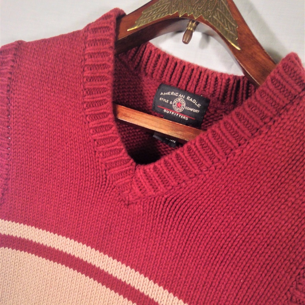 American Eagle Large Maroon V Neck Sweater Vest