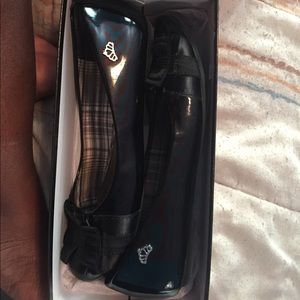 Black glossy flats
