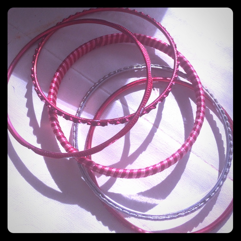 Red bracelet set
