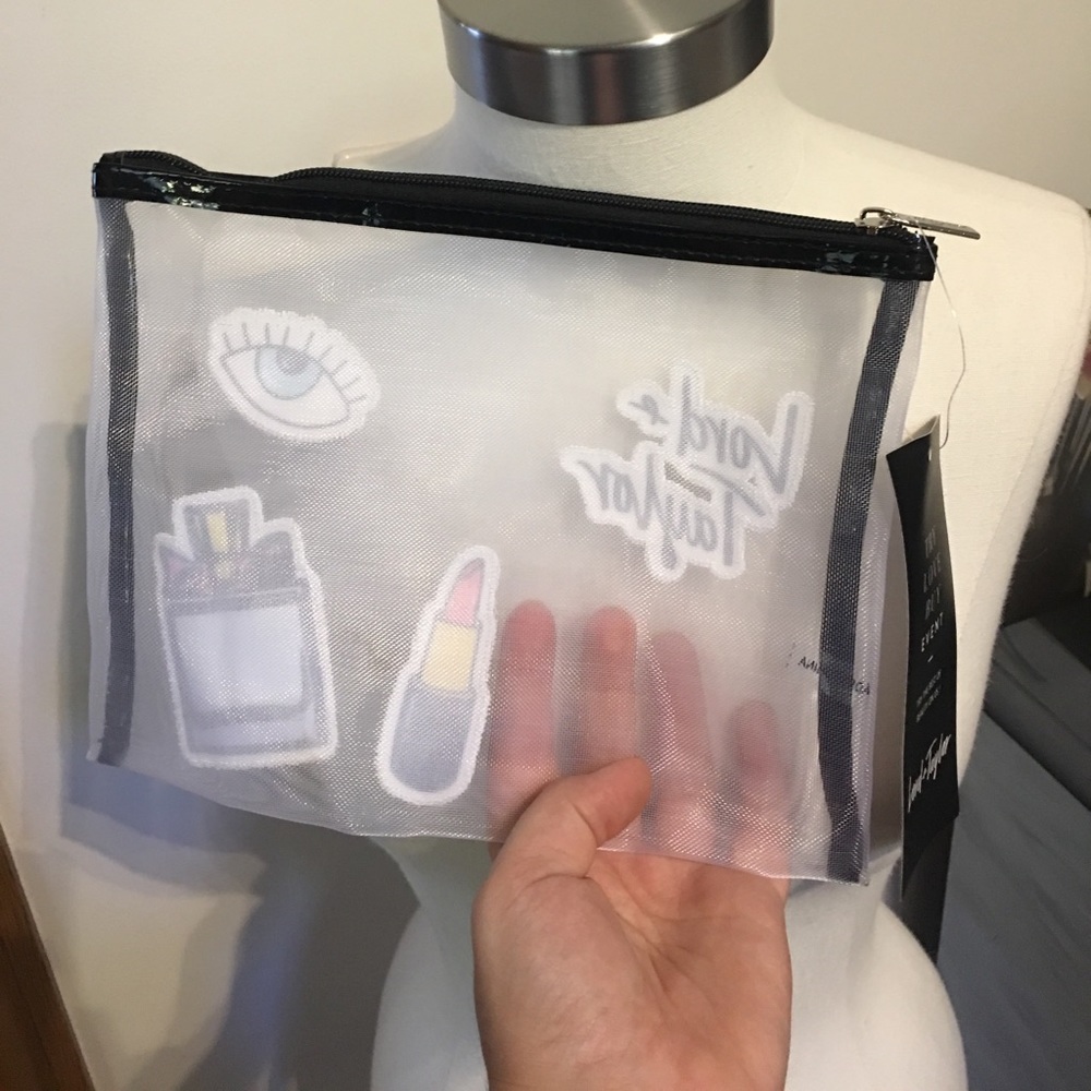 🌼NWT Lord & Taylor cosmetic bag - Picture 2 of 2