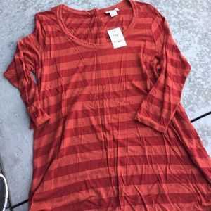 Lucky brand tee with button detail