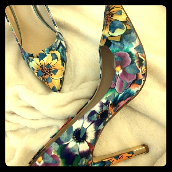 Guess Shoes - Guess Babbitta Floral Print Dress Pumps EUC