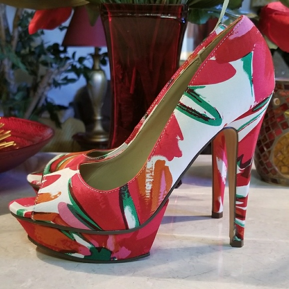 BRAND NEW MULTI COLOR BEAUTIFUL HEELS - Picture 2 of 3