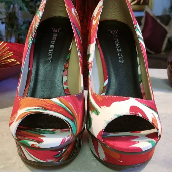 BRAND NEW MULTI COLOR BEAUTIFUL HEELS - Picture 3 of 3