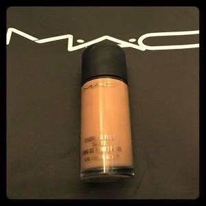 MAC Studio Fix Fluid Foundation (NW35)