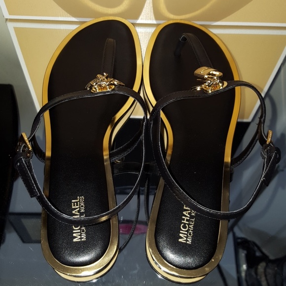 *SOLD* NEW MICHAEL MICHAEL KORS SUKI THONG - Picture 3 of 8