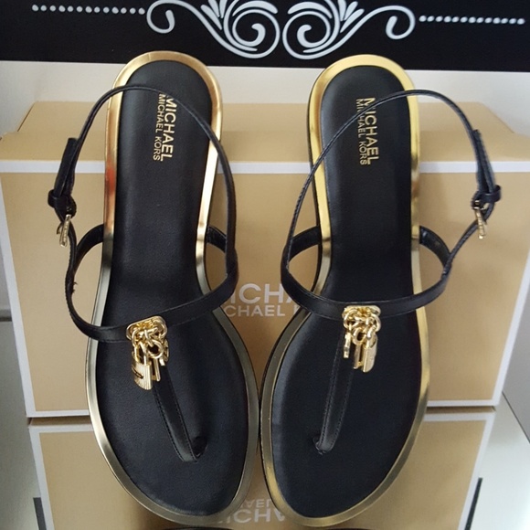 *SOLD* NEW MICHAEL MICHAEL KORS SUKI THONG - Picture 5 of 8