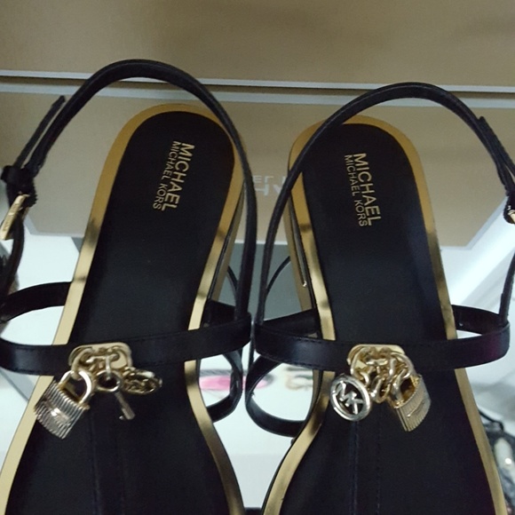 *SOLD* NEW MICHAEL MICHAEL KORS SUKI THONG - Picture 6 of 8