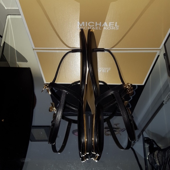 *SOLD* NEW MICHAEL MICHAEL KORS SUKI THONG - Picture 7 of 8