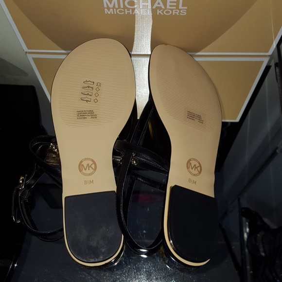 *SOLD* NEW MICHAEL MICHAEL KORS SUKI THONG - Picture 8 of 8